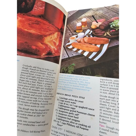 100 Bake Off Recipes Cookbook From Pillsbury 20th Annual Bake Off 1969 Vintage - Picture 5 of 9